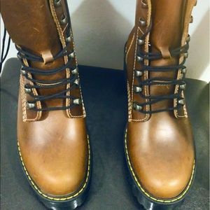 Dr Martens Leona Boots